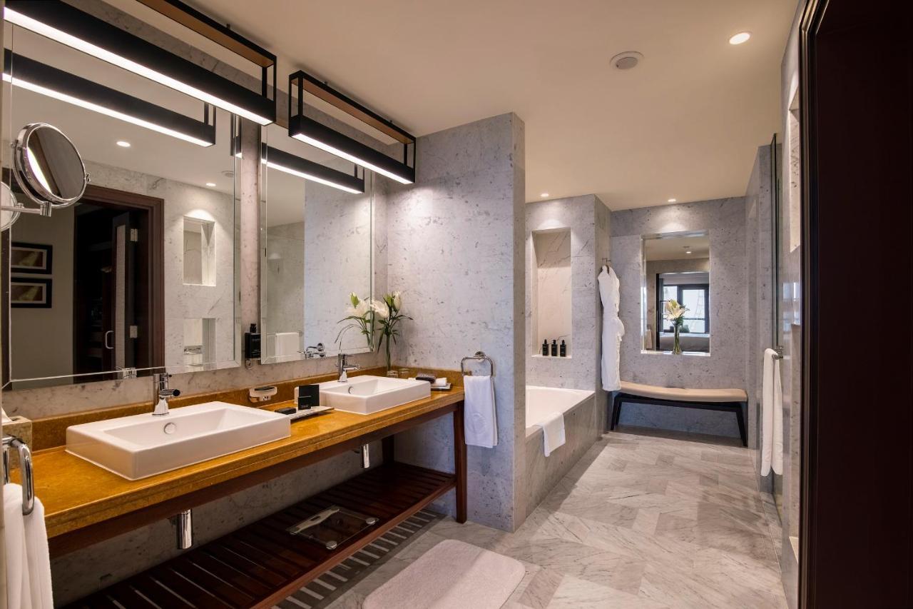 Amwaj Rotana, Jumeirah Beach - Dubai Esterno foto Bathroom