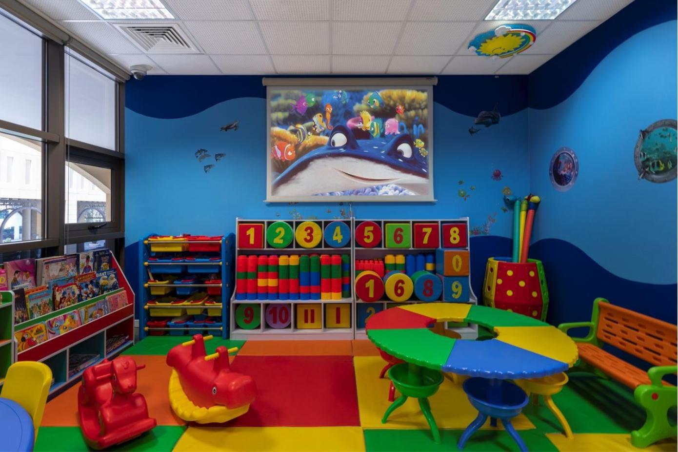 Amwaj Rotana, Jumeirah Beach - Dubai Esterno foto A children's waiting room at a hospital