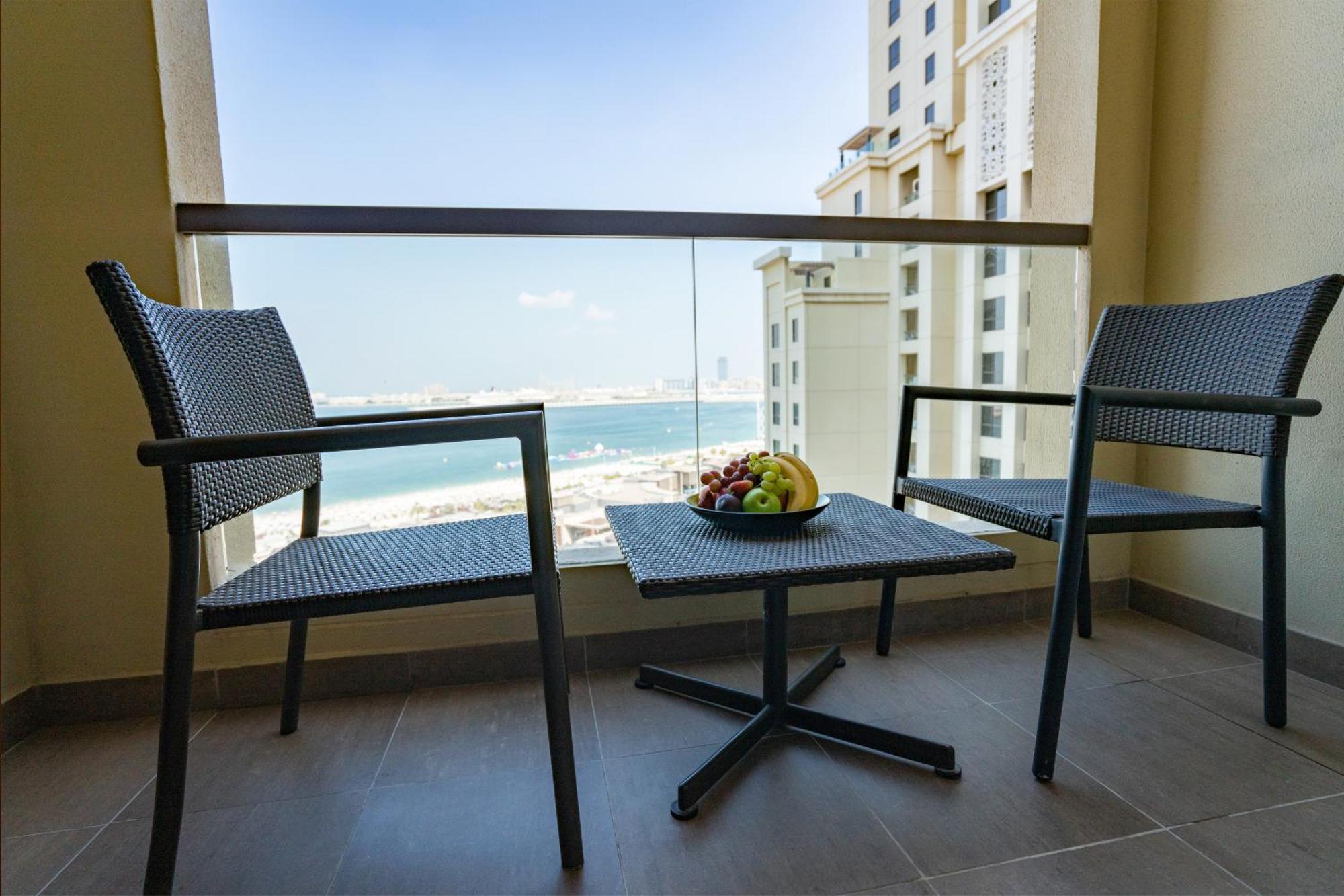 Amwaj Rotana, Jumeirah Beach - Dubai Camera foto A balcony at the hotel