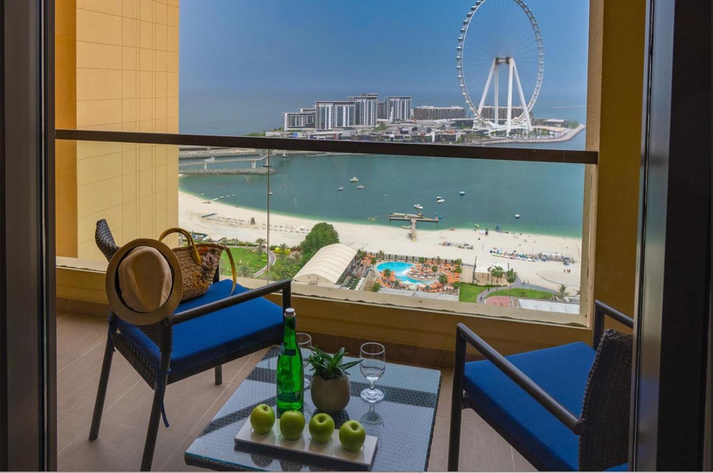 Amwaj Rotana, Jumeirah Beach - Dubai Esterno foto A view of the Palm Jumeirah from a hotel room